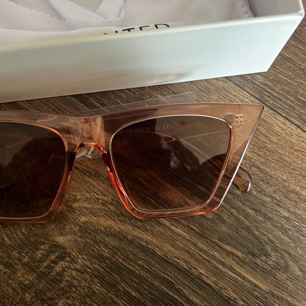 Oversized Cat Eye Sunglasses- Nude Peach - Picture 2 of 3